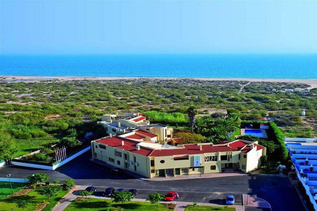 Praia Da Lota Resort - Beachfront Hotel Manta Rota Zewnętrze zdjęcie